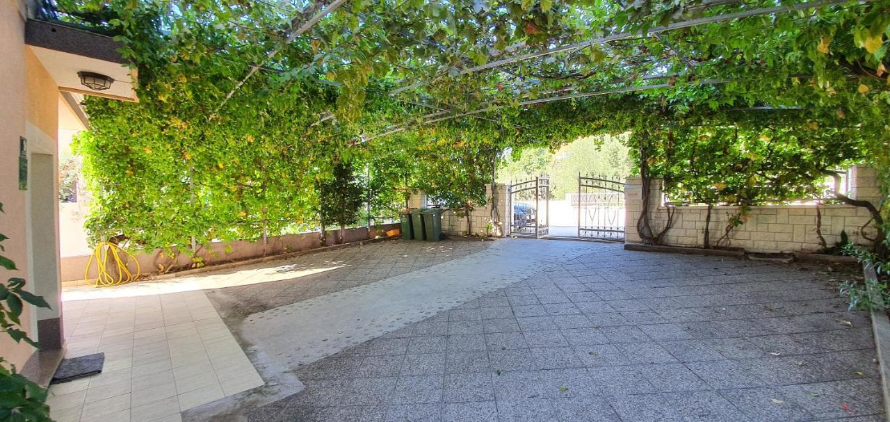 Apartmani Mira Vodice Luaran gambar