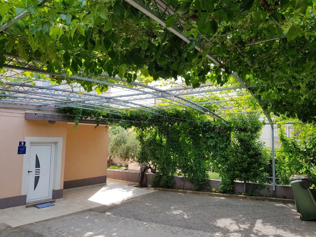 Apartmani Mira Vodice Luaran gambar